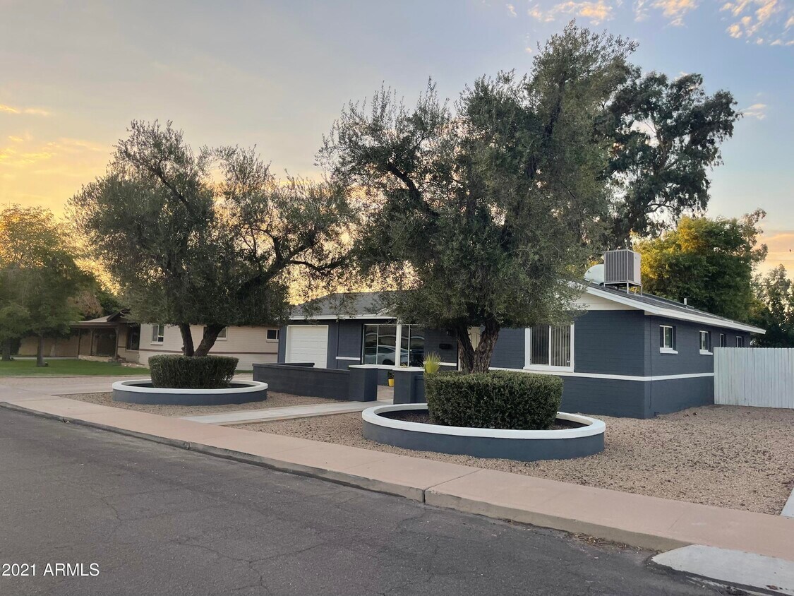 Foto principal - 1816 E Minnezona Ave