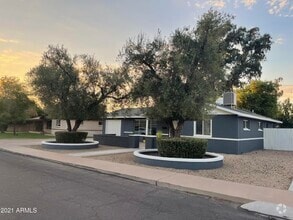 Building Photo - 1816 E Minnezona Ave