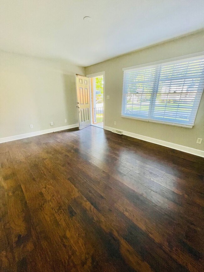 Foto del edificio - 3 bed 1.5 bath ranch style house *50% off the first month with a 12 month lease*