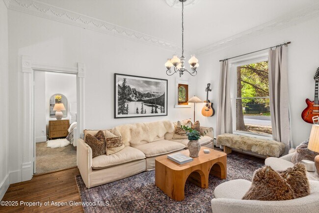 Foto del edificio - 406 W Smuggler St