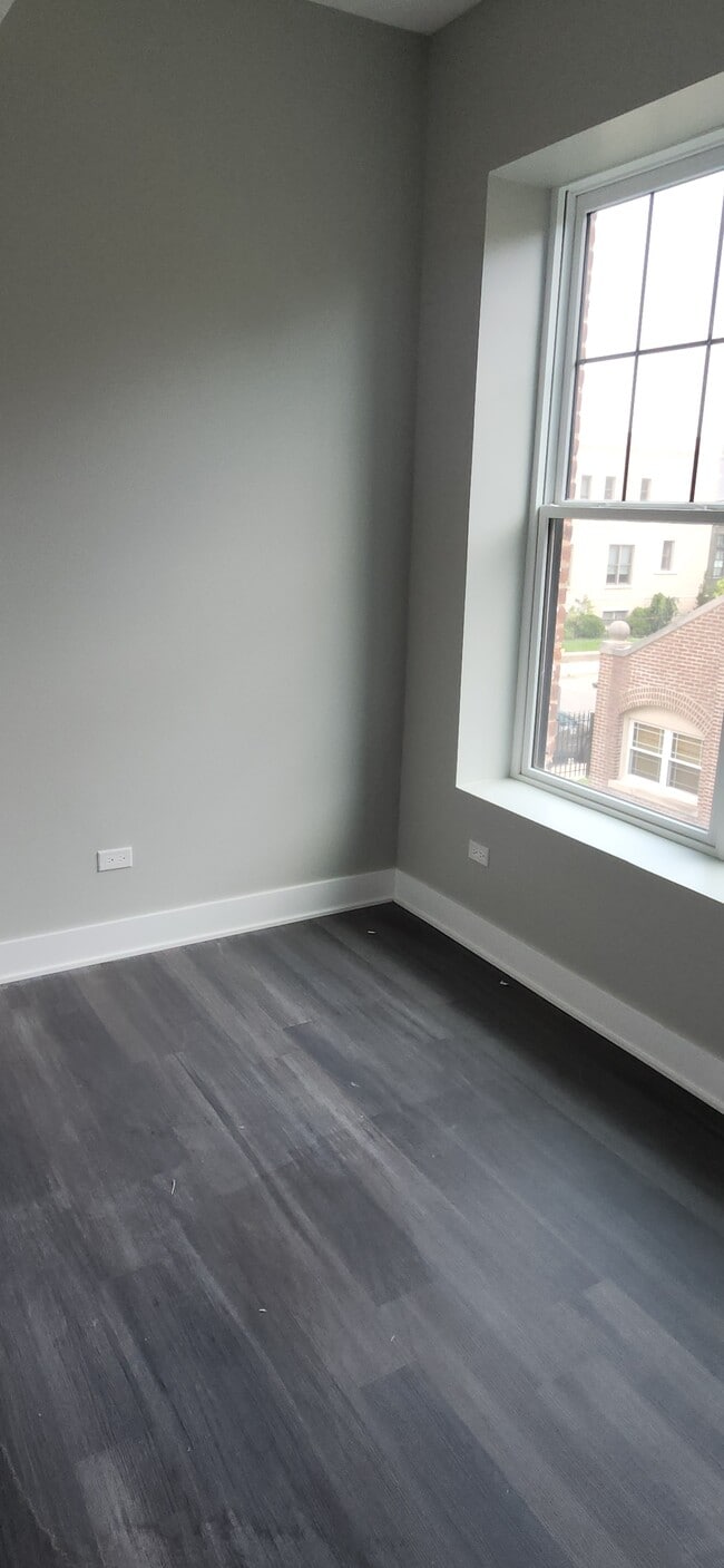 Foto del edificio - 1023 E 45th St