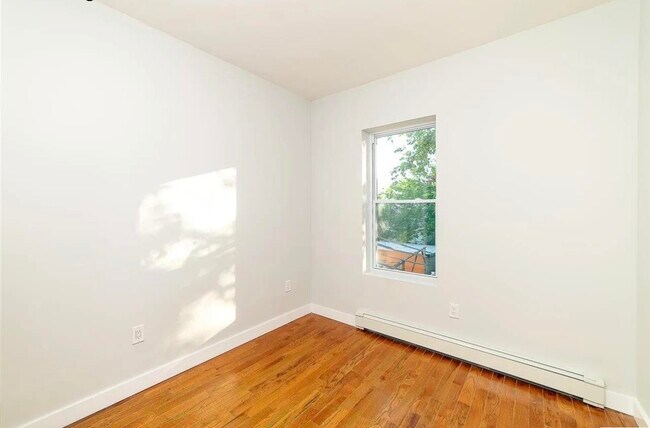 Foto del edificio - 83 Woodlawn Ave