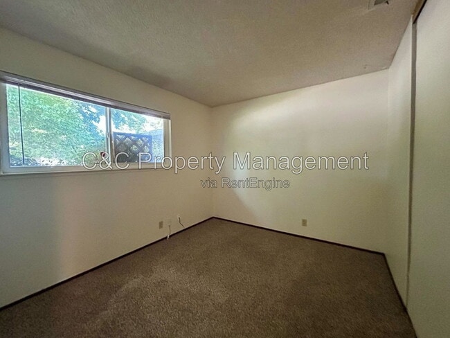 Building Photo - 258 Yellowstone Dr