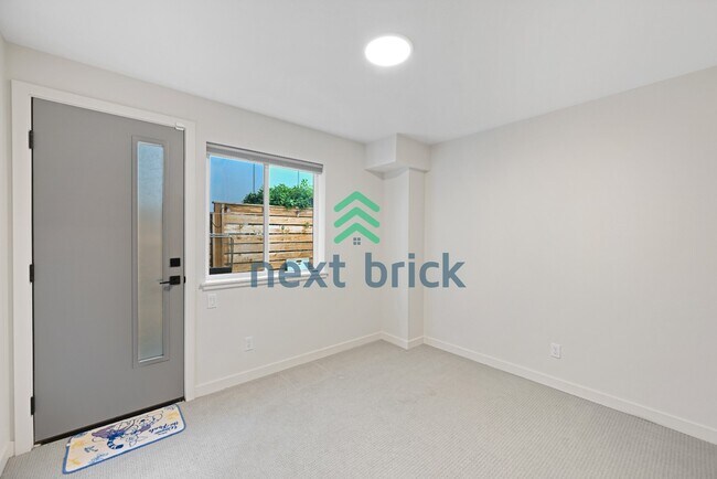 Foto del edificio - "Charming 3-Bedroom Townhouse Retreat in the Heart of Seattle - 3104C SW Avalon Way!"