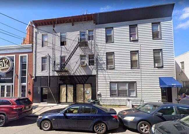Foto del edificio - 518 Paterson Plank Rd