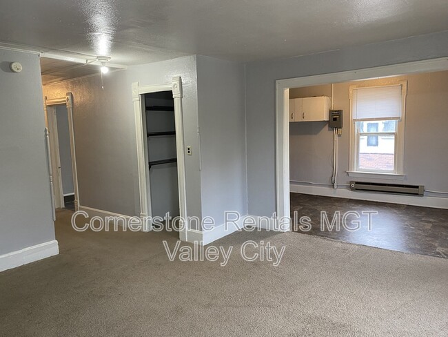Building Photo - 205 3rd Ave SE