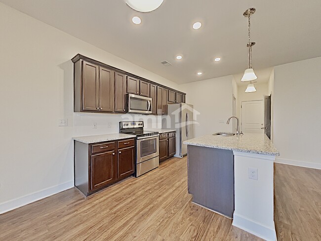 Building Photo - 4321 Longfellow Dr