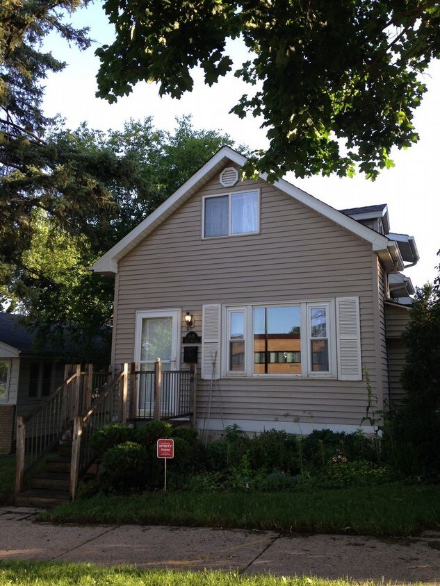 Primary Photo - 1875 Cottage Ave E
