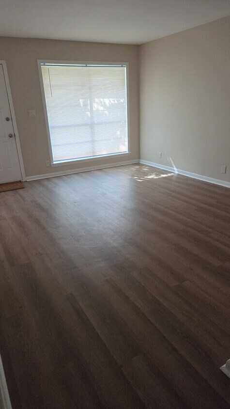 Foto principal - 903 Simpson Rd