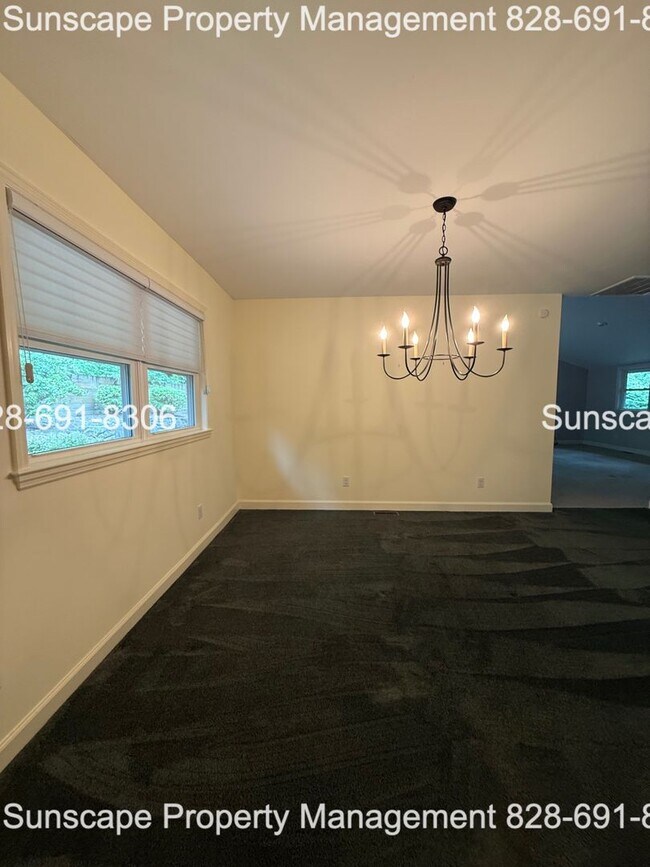 Foto del edificio - Spacious home in Fairview NC