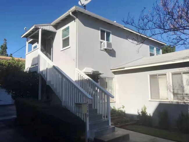 Building Photo - 2247 N Catalina St