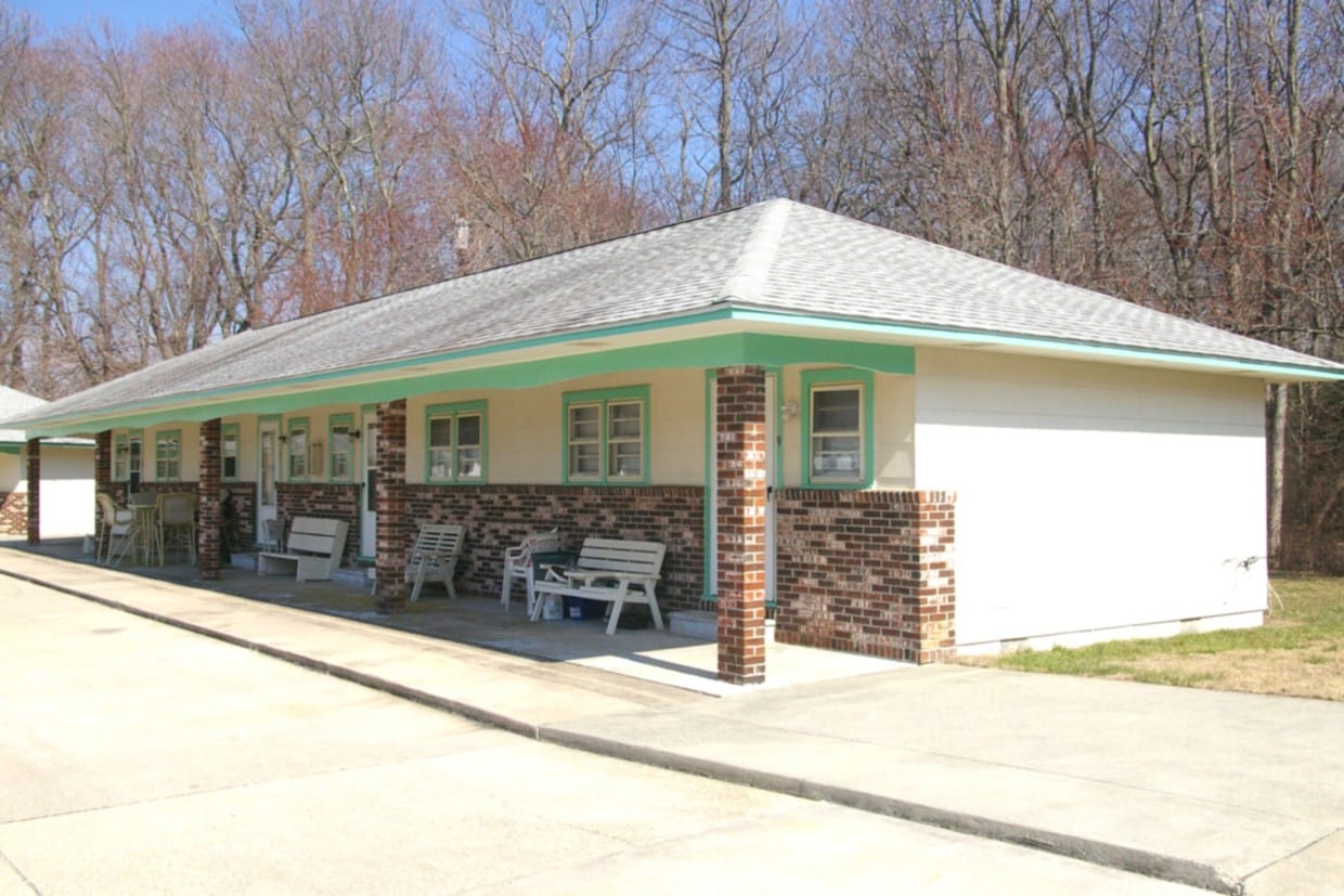 Primary Photo - Manor Lake Apartments