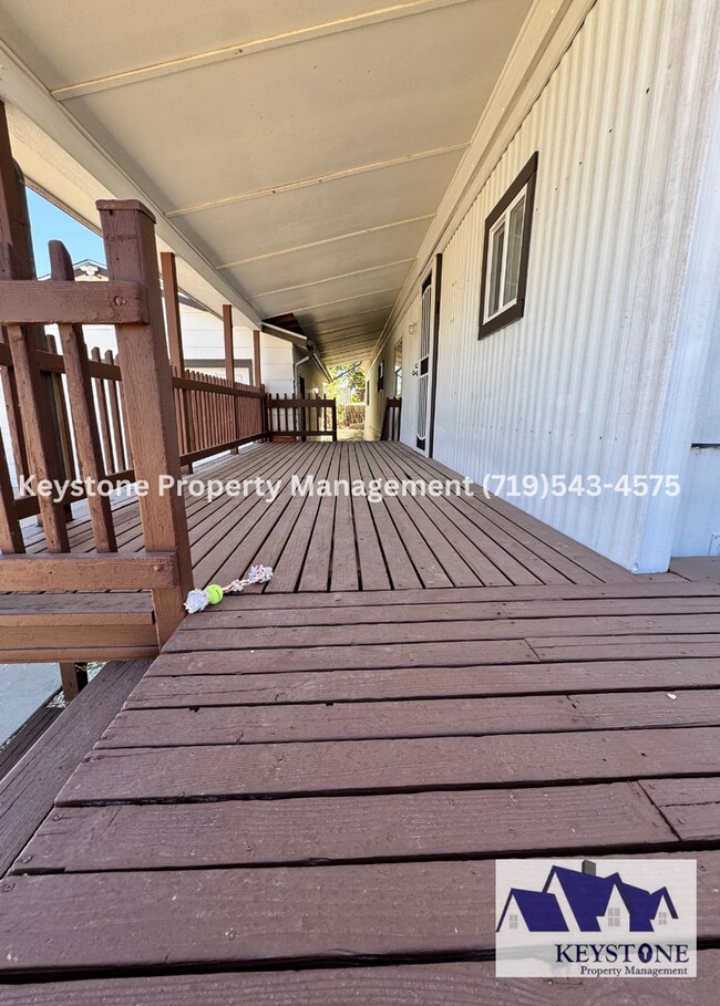 Foto del edificio - Spacious 2 Bed / 2 Bath Home with Oversized Garage & Updates Throughout $1200/$1200