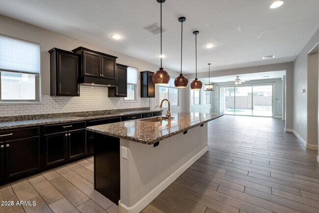 Foto del edificio - 10519 E Corbin Ave