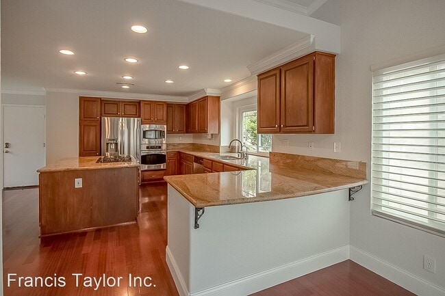 Building Photo - 4 br, 2.5 bath House - 1340 Shinly Place