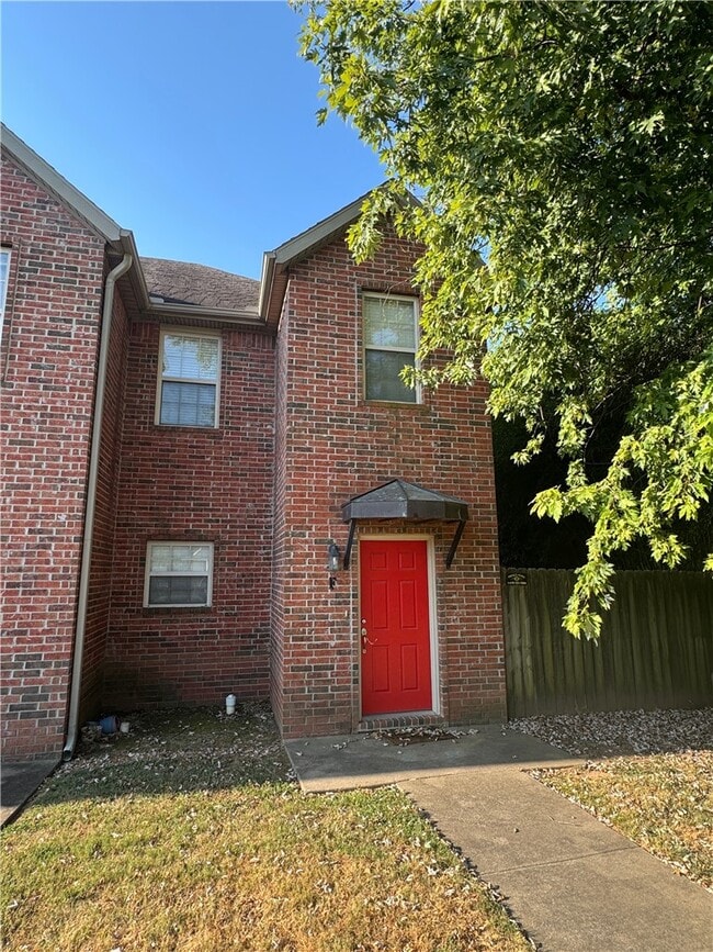 Building Photo - 611 W Grove Ave