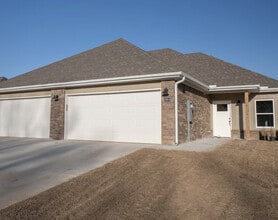 Building Photo - Farmington Hills Duplexes