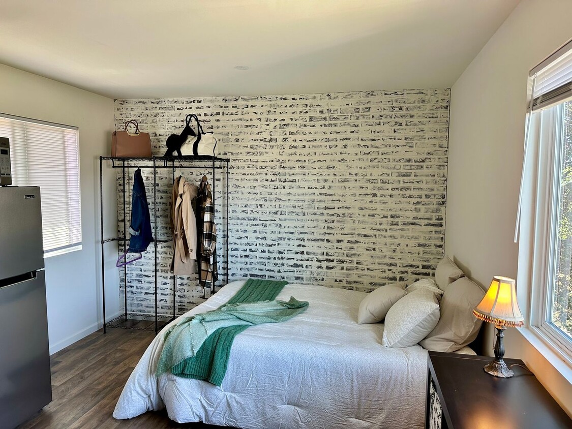 Primary Photo - Studio Available in West Petaluma