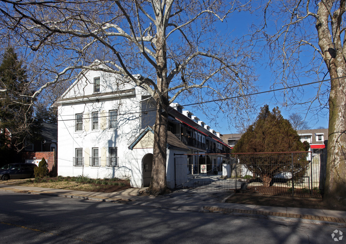 Primary Photo - Overbrook Court Apartments