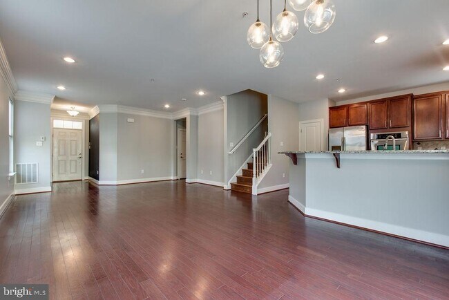 Building Photo - 8607 Summer Waves Way