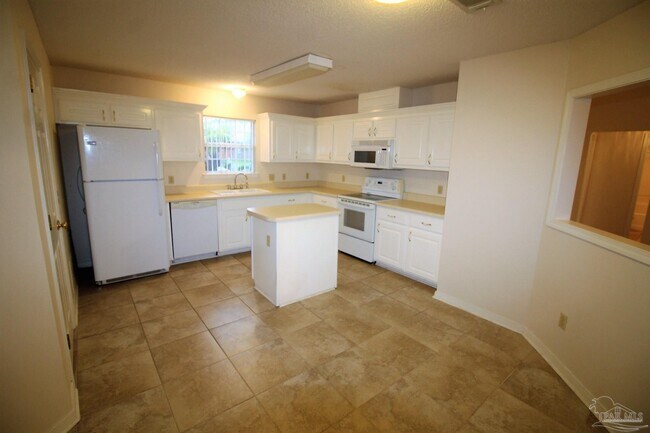 Building Photo - 3436 Esplanade Dr
