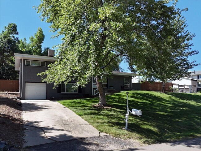 Foto del edificio - Wonderful opportunity to Live in Applewood...