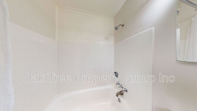 Building Photo - 406 Van Buren Ave