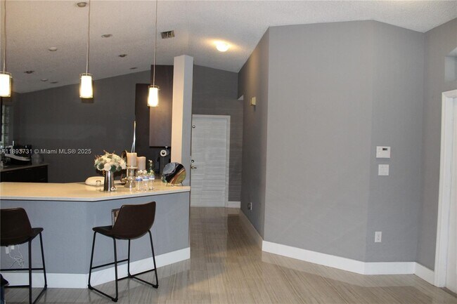 Foto del edificio - 16405 Sapphire St