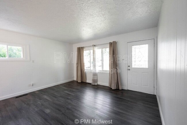 Building Photo - 4627 Karen Dr