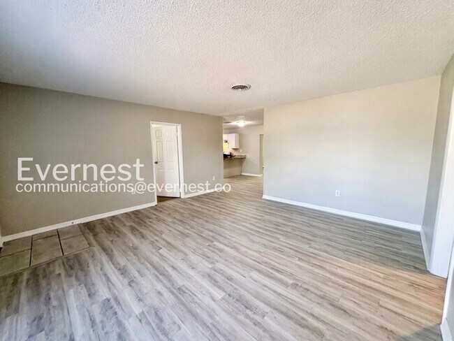 Foto del edificio - 3Bed / 2Bath Spacious Single Family Home with Modern Amenities / Available Soon!