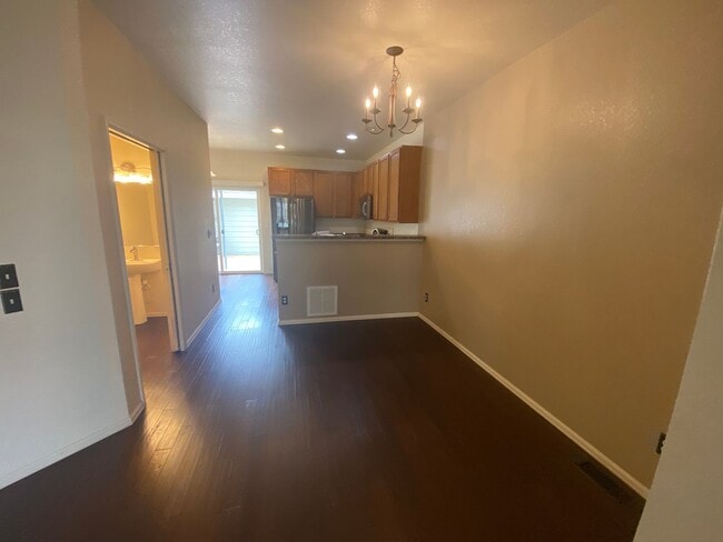 Foto del edificio - Beautiful 2 Bedroom 2 1/2 Bath Townhome in...