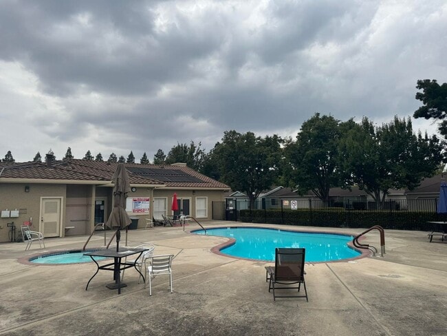 Foto del edificio - Home for Rent in South Sacramento