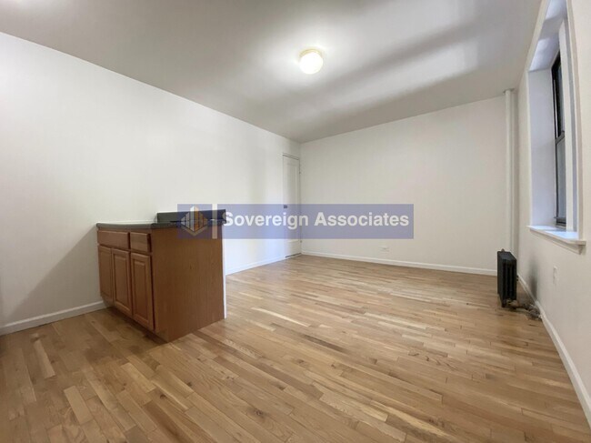 Building Photo - 165 Pinehurst Avenue