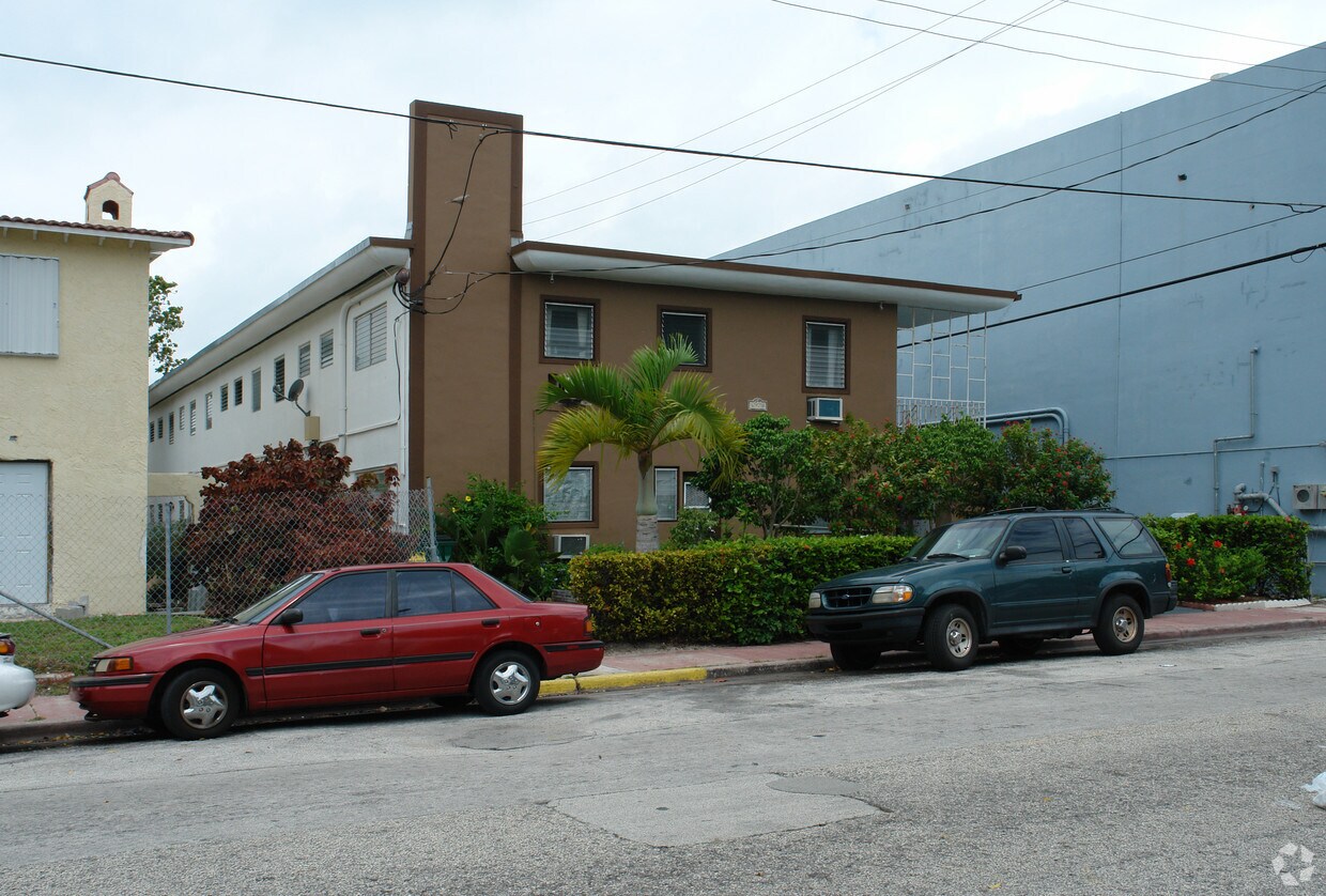 Building Photo - 6970 Byron Ave