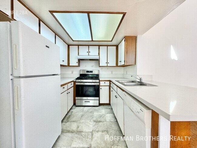 Foto del edificio - 6415 Garvanza Ave