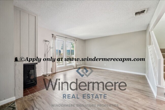 Building Photo - Easy Living in a Cozy West Sac Community!