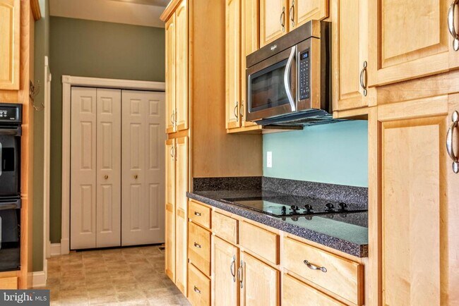 Building Photo - 18163 White Tail Way