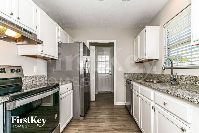 Foto del edificio - 2466 Shadow Valley Rd