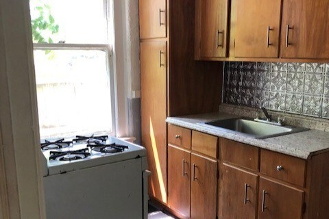 Primary Photo - 244 Grant St