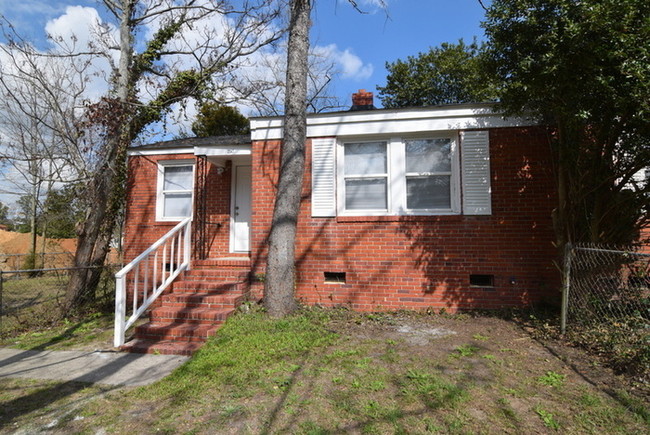 Building Photo - Renovated 2 Bedroom Duplex - Section 8 OK