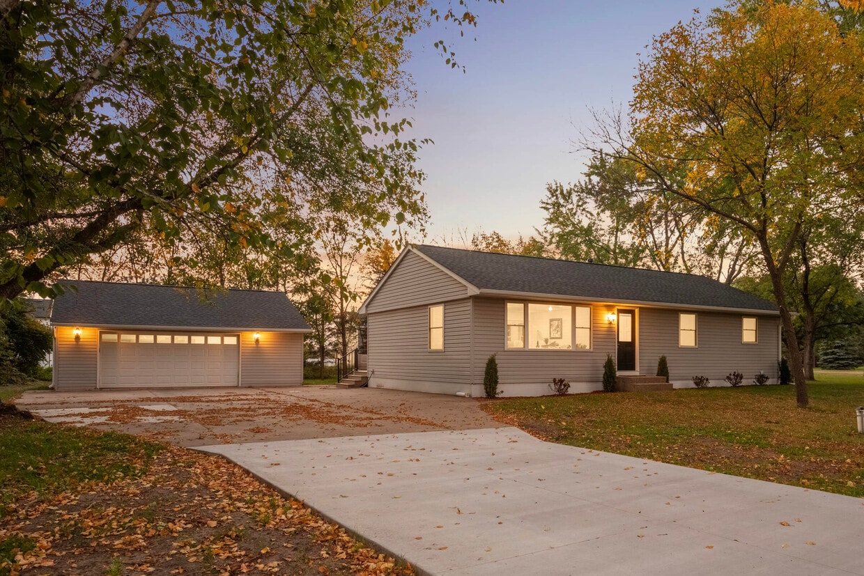 Foto principal - 15240 Kangaroo St NW