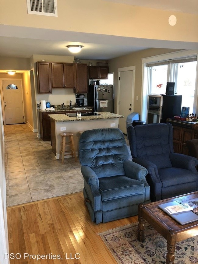 Building Photo - 3 br, 1 bath Apartment - 3416  N. Keeler