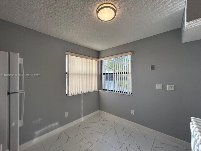 Foto del edificio - 1300 S Franklin Ave