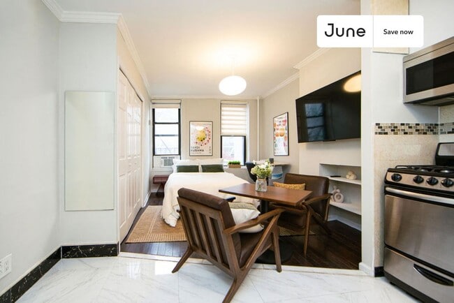 Building Photo - 534 E 14th St