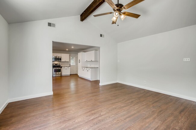 Foto del edificio - Wonderfully Remodeled Home Now Available!