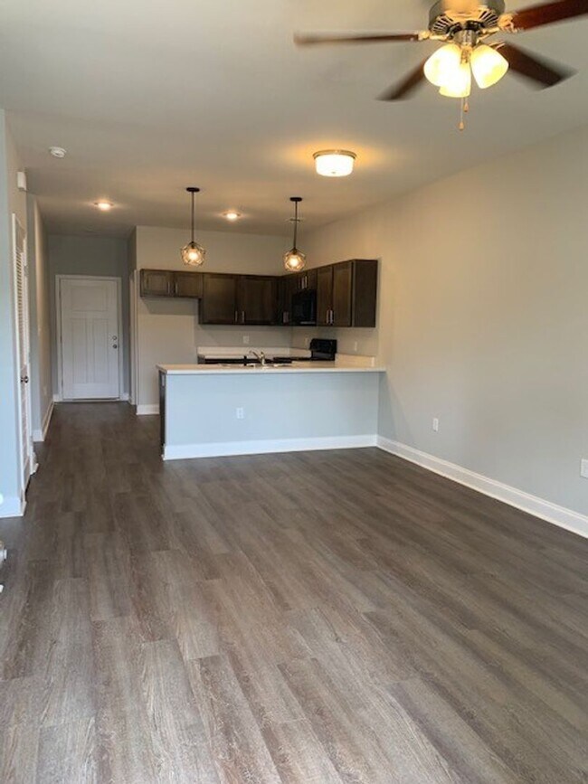 Building Photo - 1713 Springhill Place*