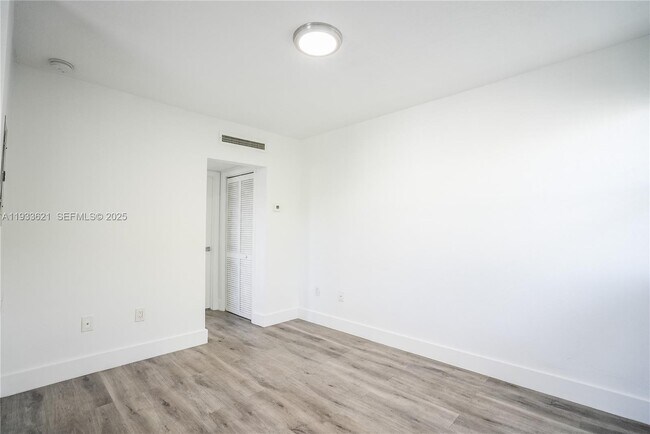 Foto del edificio - 1950 NW 2nd Ct