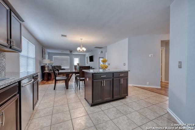 Building Photo - 3/2 in Schertz, TX