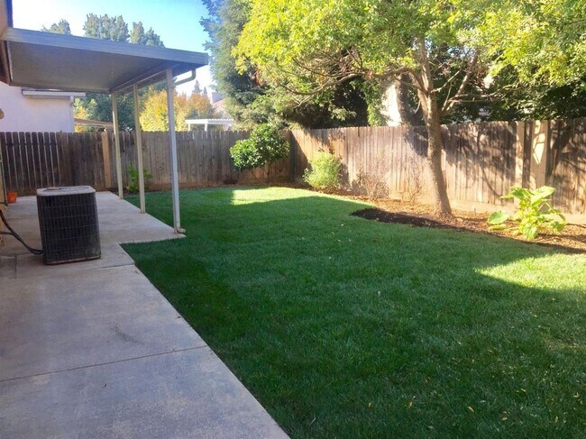 Foto del edificio - 3 br, 2 bath House - 10281 N Whitney Ave