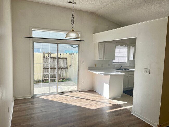 Building Photo - Pet Friendly 3 Bedroom, 2 Bath Duplex in College Park Available Soon!